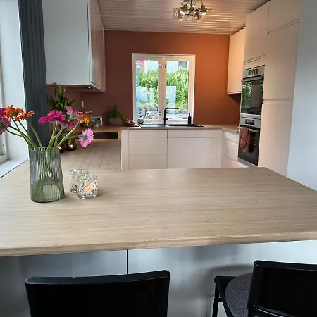 Cozy Townhouse At The Sea! Salhus