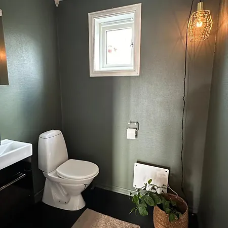 Cozy Townhouse At The Sea! 아파트 Salhus
